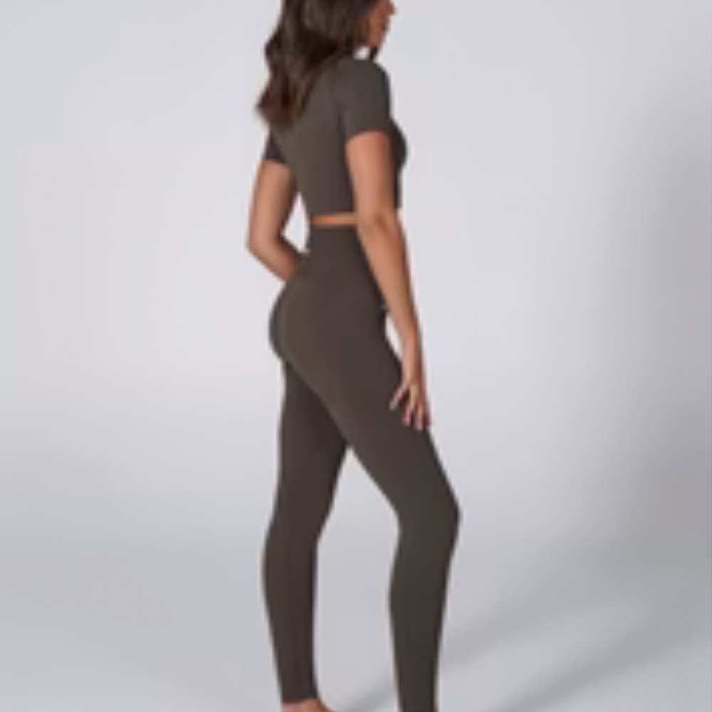 STAX SET OLIVE ACTIVEWEAR SET - Picture 3 of 13